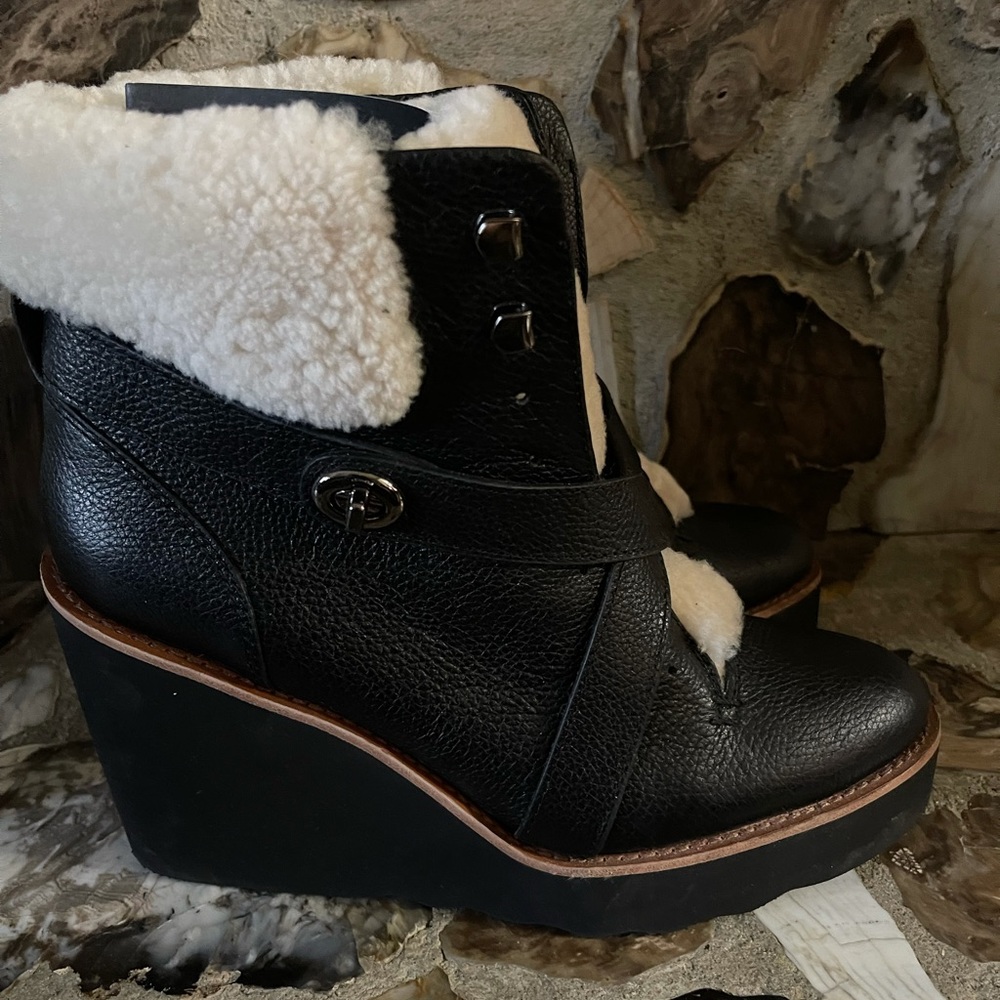 Like new COACH KENNA size 9